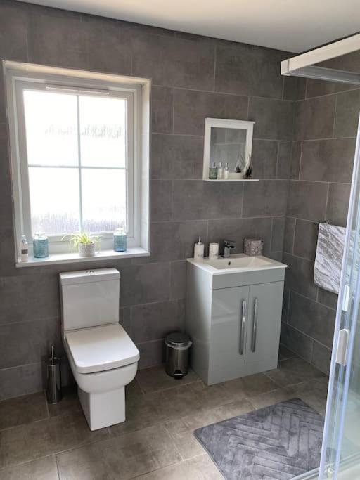 Riverside View - Large, Modern 4 Bedroom House With Hot Tub * Wooler