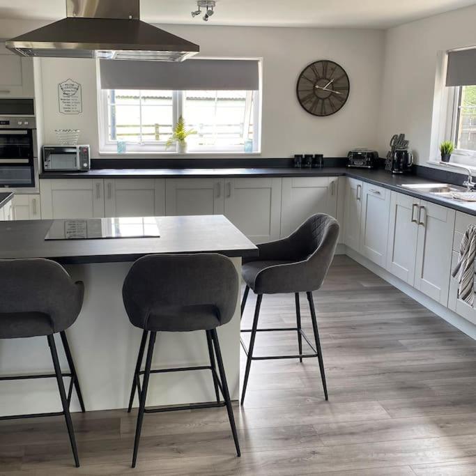 Holiday home Riverside View - Large, Modern 4 Bedroom House With Hot Tub