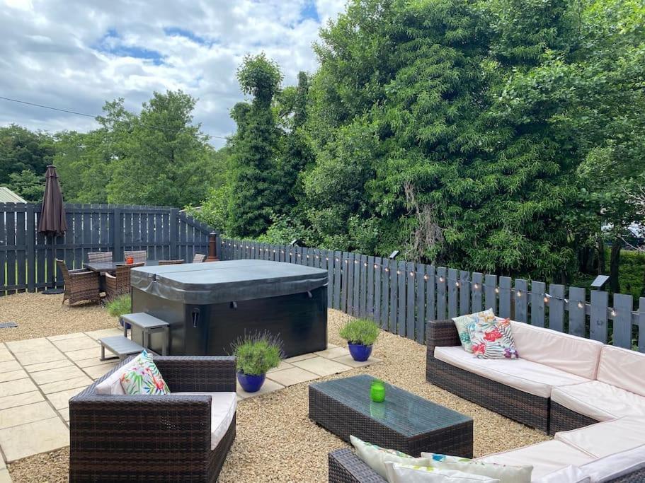 Holiday home Riverside View - Large, Modern 4 Bedroom House With Hot Tub