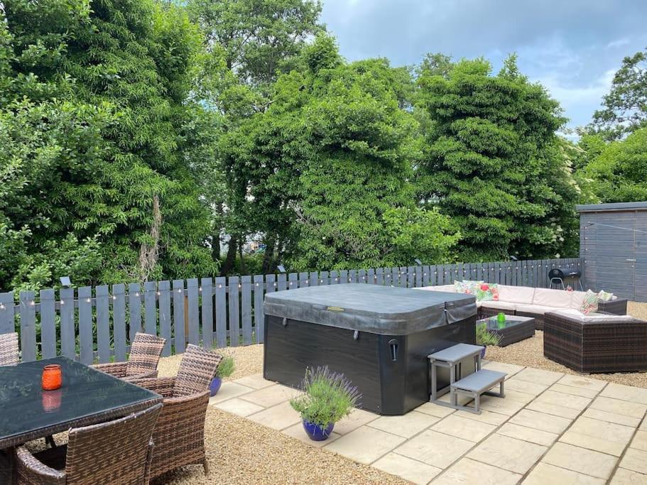 Riverside View - Large, Modern 4 Bedroom House With Hot Tub * Wooler