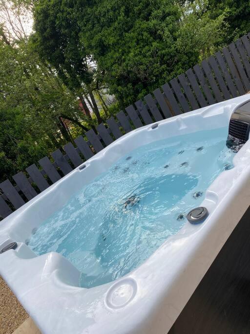 Riverside View - Large, Modern 4 Bedroom House With Hot Tub Wooler